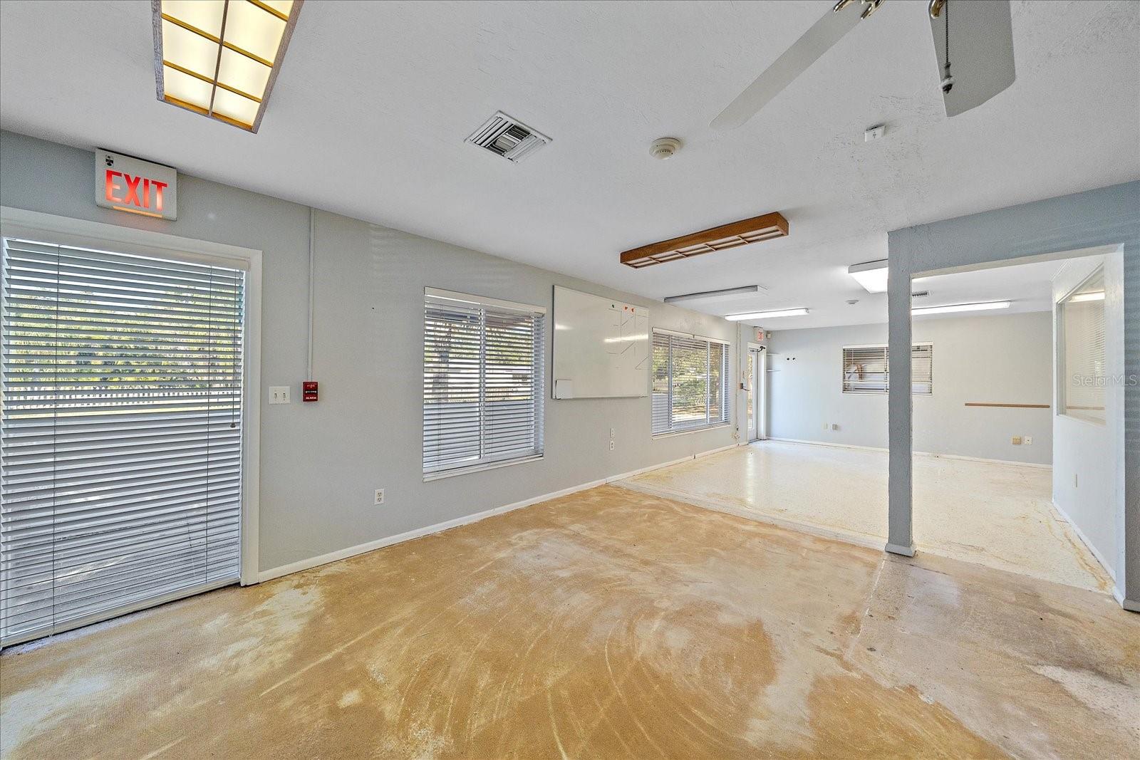 SARASOTA SPGS - Commercial Sale