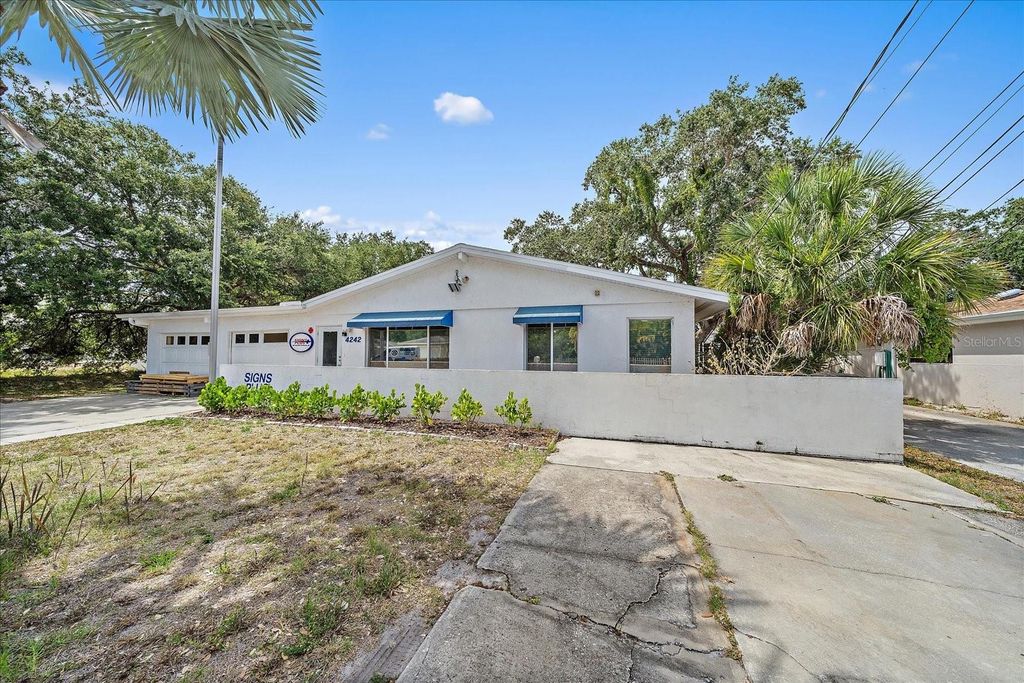 Photo of 4242 Mcintosh Lane, Sarasota, FL 34232 (MLS # A4659091)