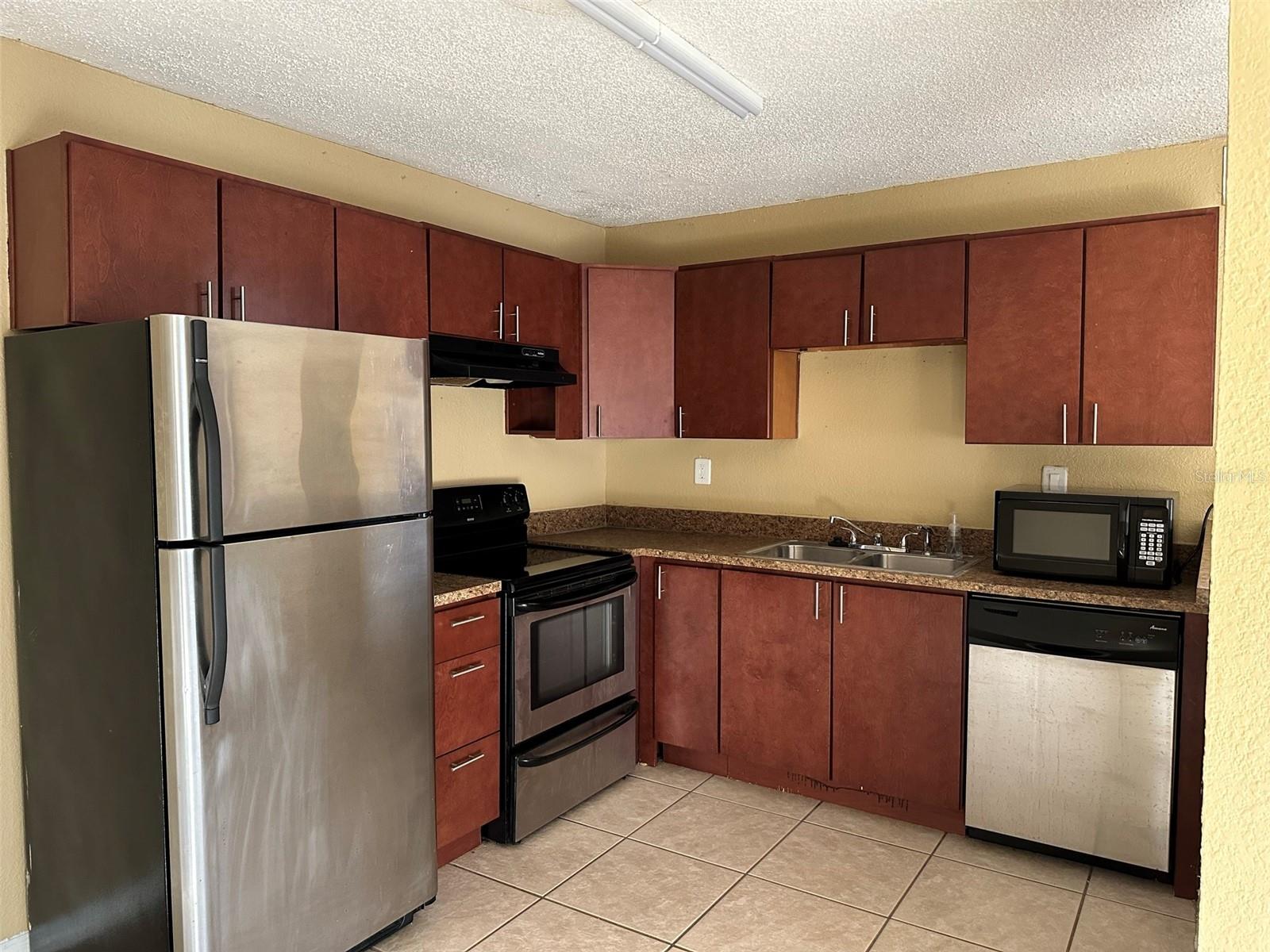 GLENDALE VILLAS A CONDO - Residential Lease