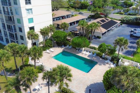 A home in LONGBOAT KEY