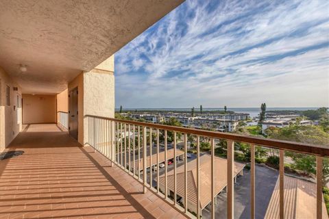 A home in LONGBOAT KEY