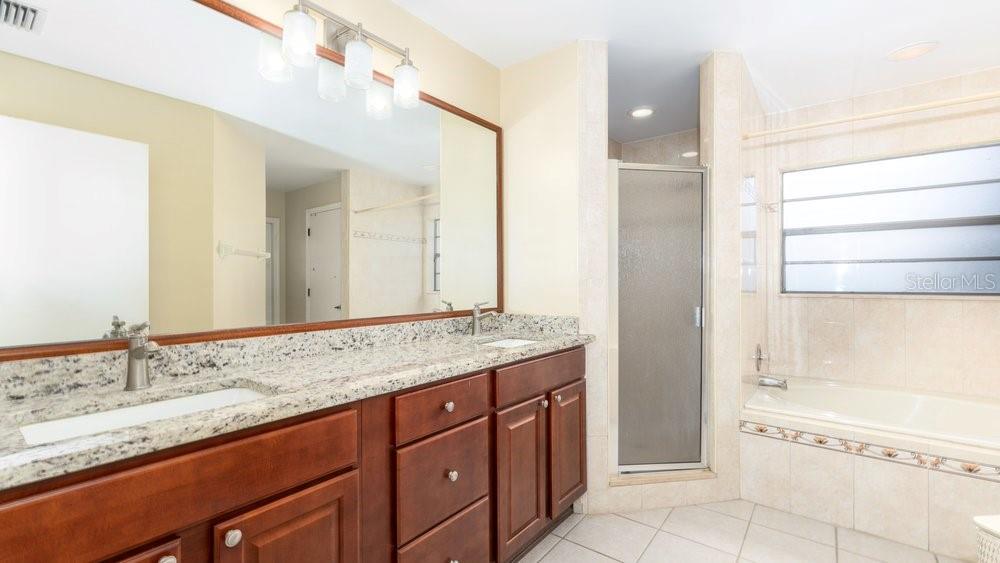 WHISPER LAKES - Residential