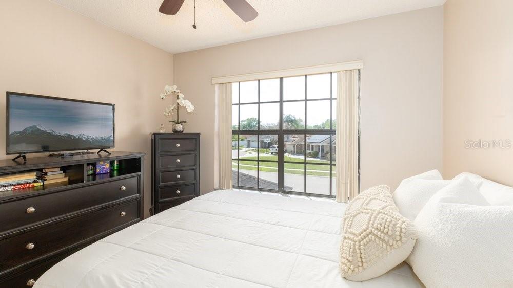 WHISPER LAKES - Residential