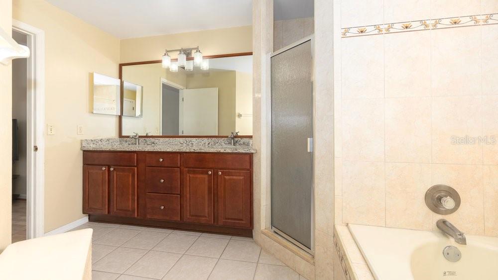 WHISPER LAKES - Residential