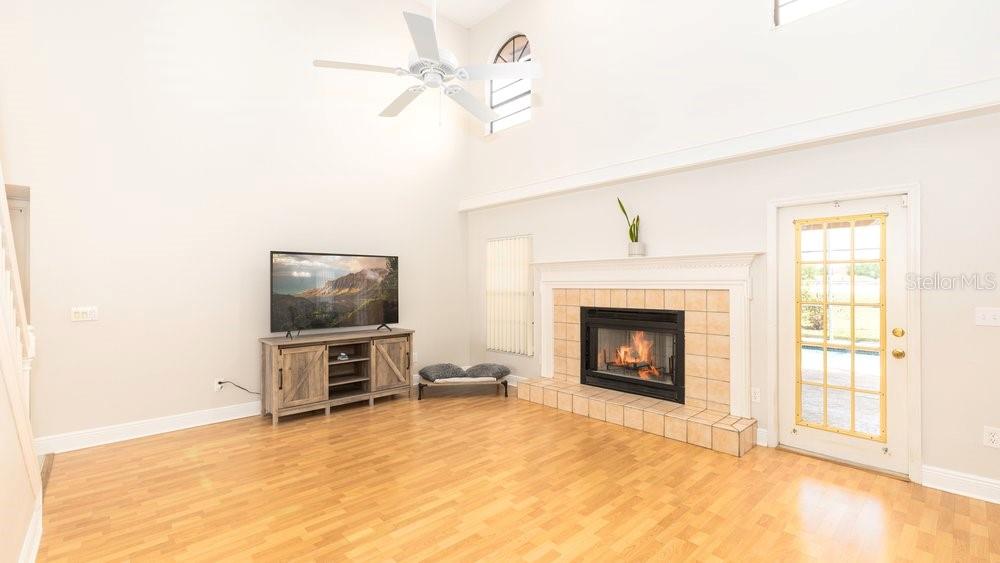 WHISPER LAKES - Residential