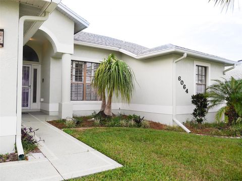 A home in LAKELAND