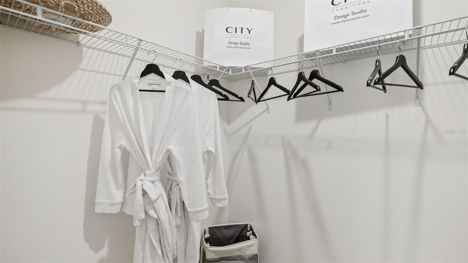 OAK POINTE - Residential