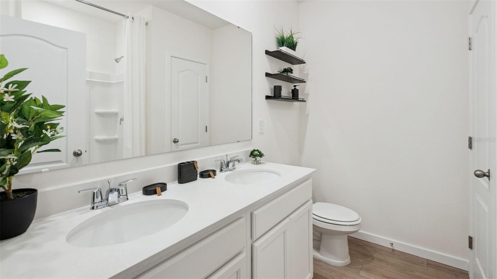 OAK POINTE - Residential