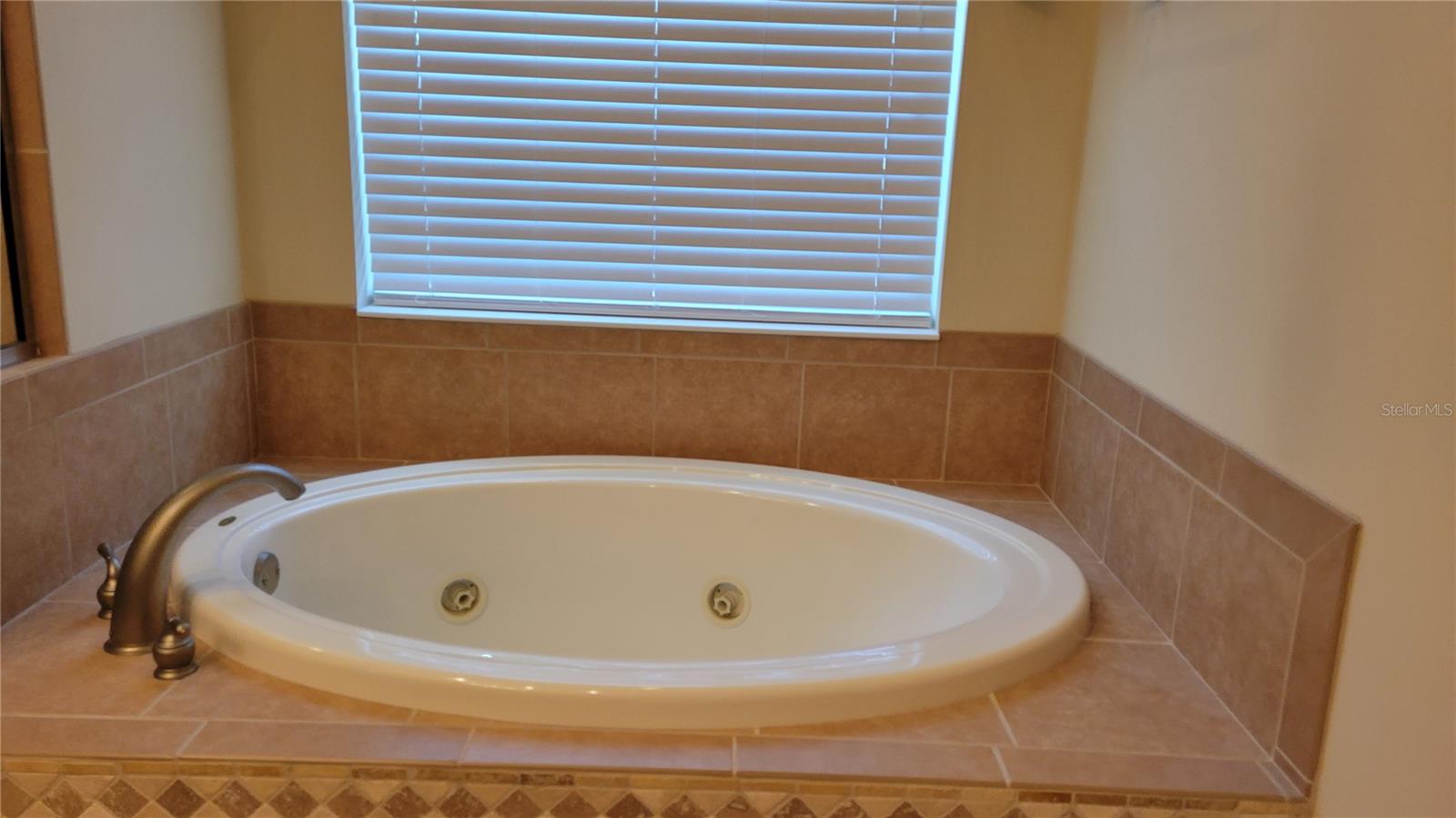 HAMMOCKS UNIT 1 - Residential Lease