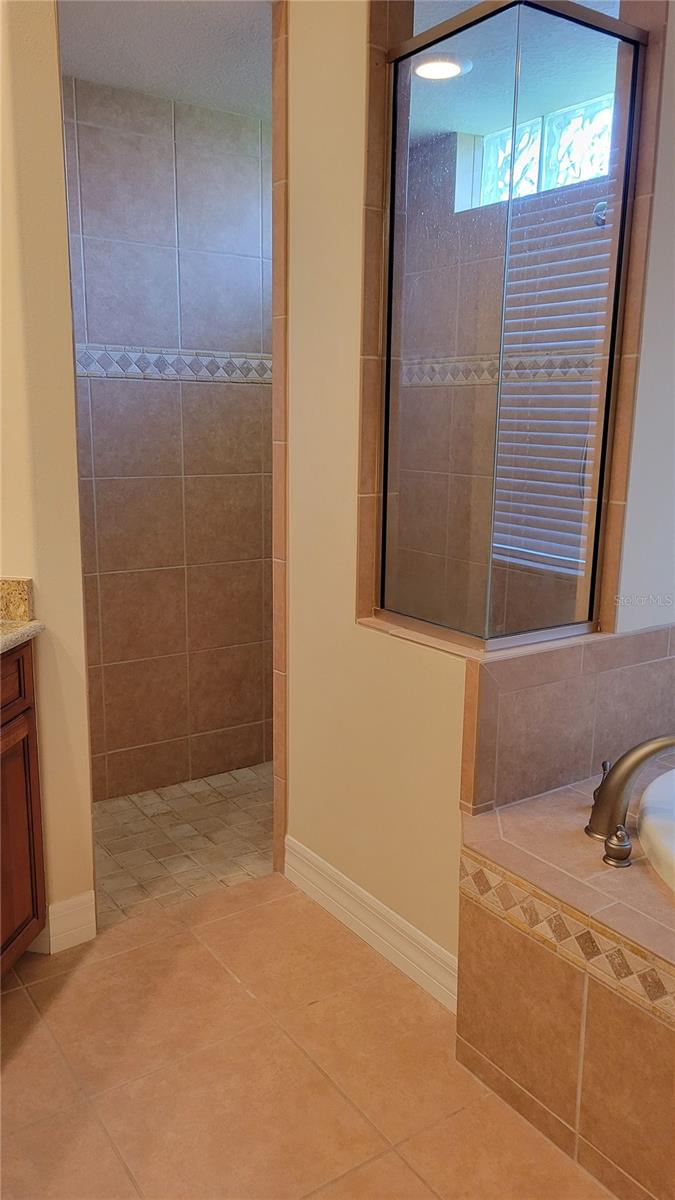 HAMMOCKS UNIT 1 - Residential Lease