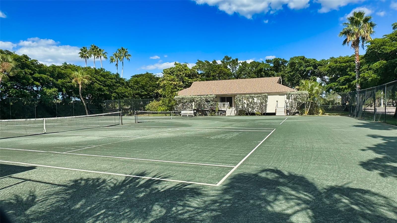 ISLANDER CLUB OF LONGBOAT - Residential