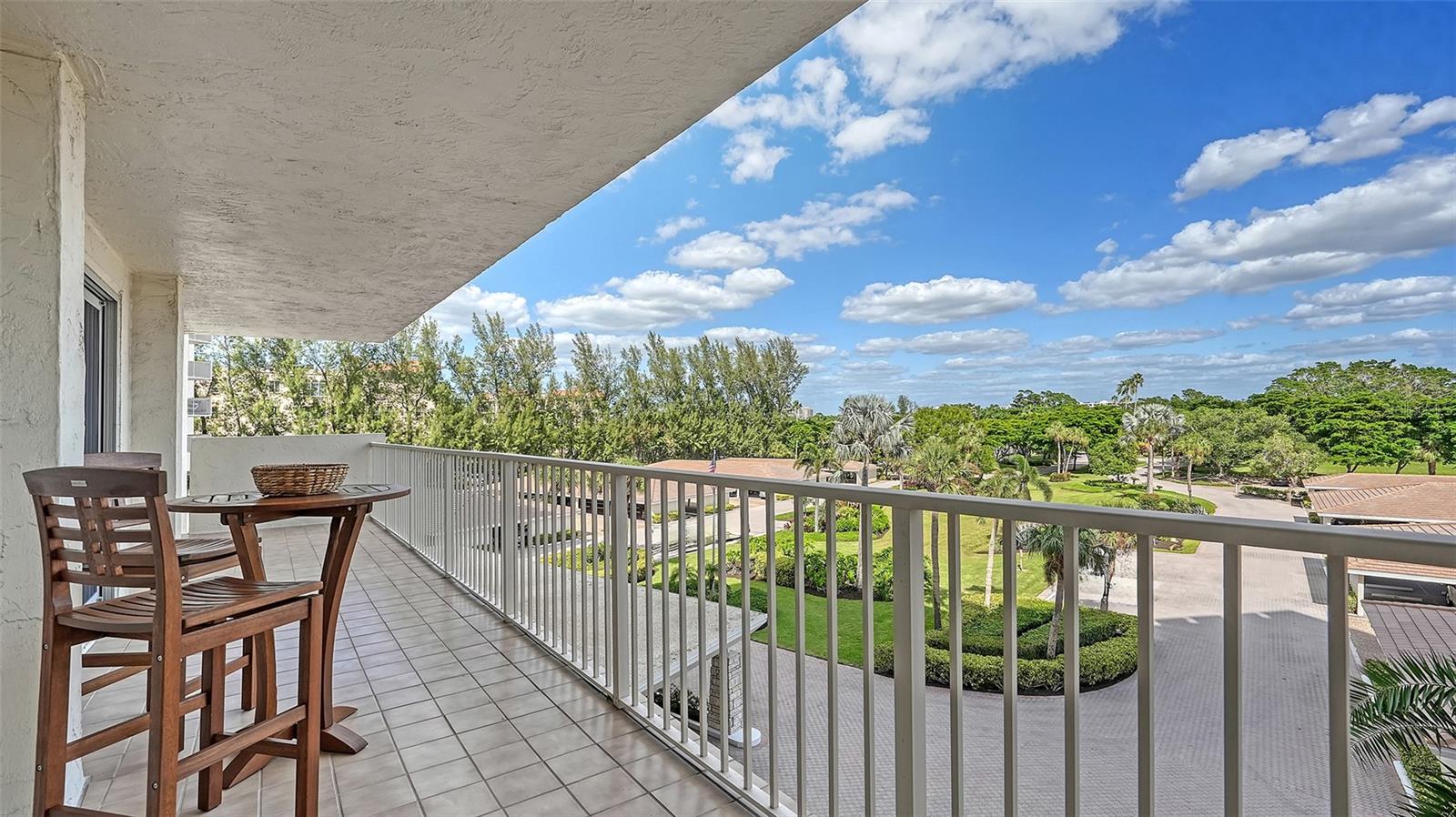 ISLANDER CLUB OF LONGBOAT - Residential