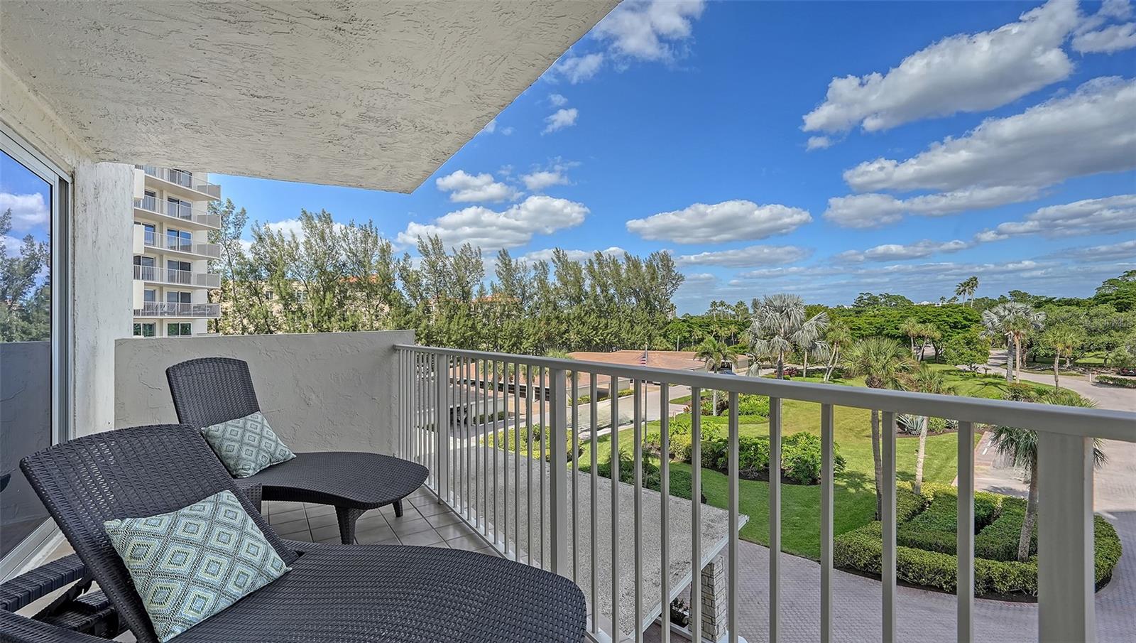 ISLANDER CLUB OF LONGBOAT - Residential