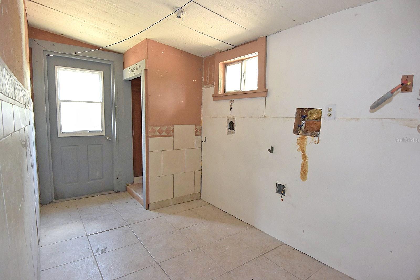 INVERNESS ACRES UNIT 01 AKA INVERNESS VILLAGE - Residential