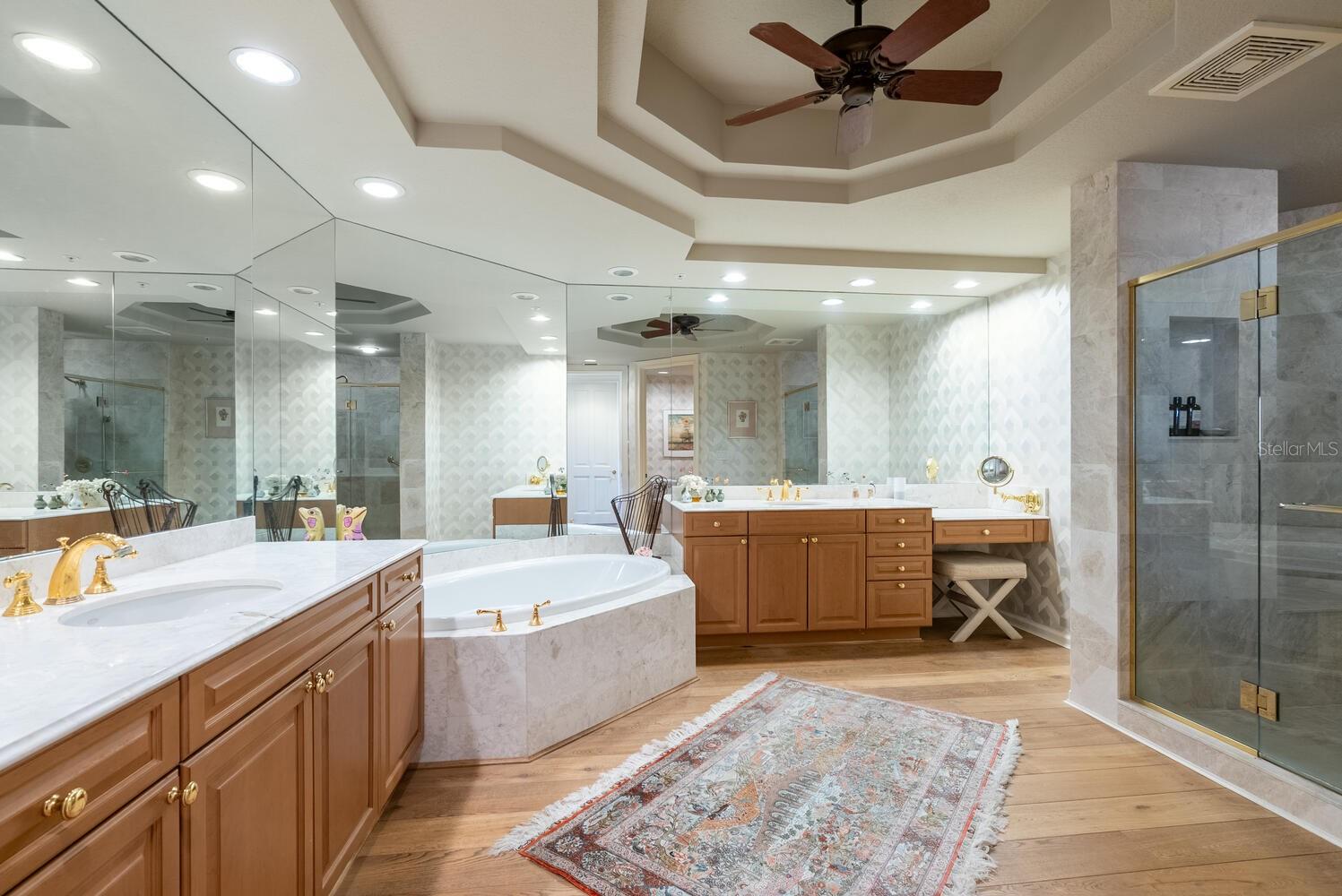 THE TOWER RESIDENCES - Residential