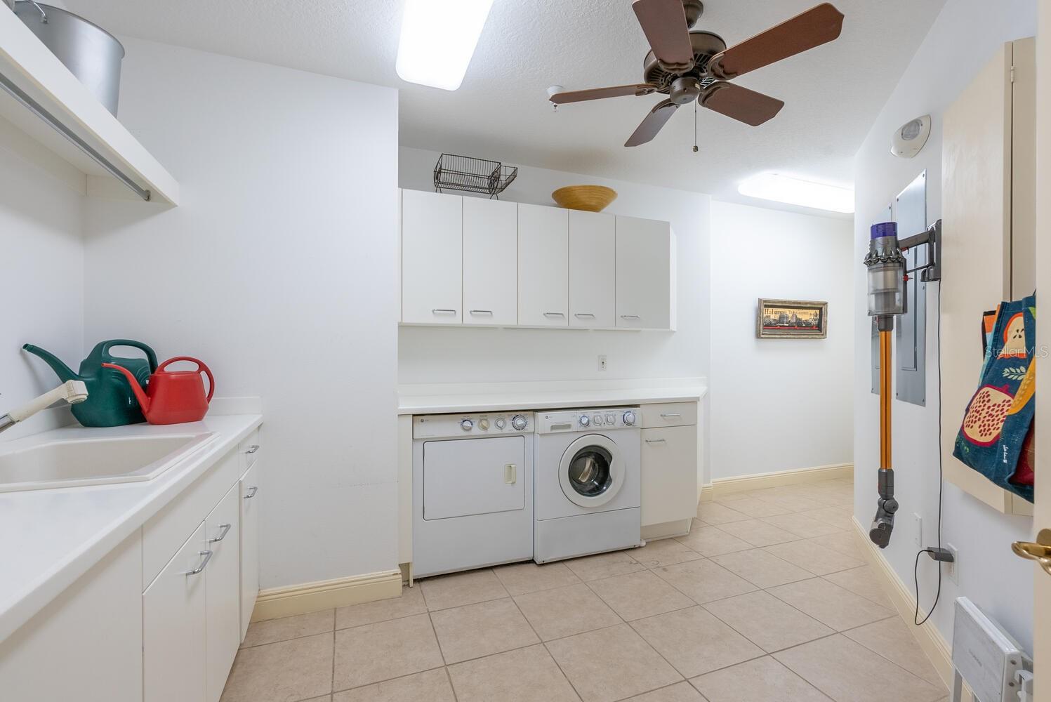 THE TOWER RESIDENCES - Residential