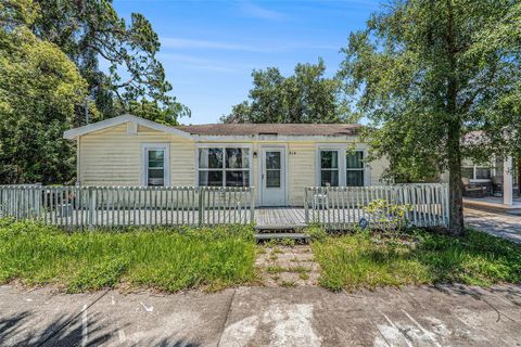 Photo of 814 Florida Avenue, Palm Harbor, FL 34683 (MLS # TB8400168)