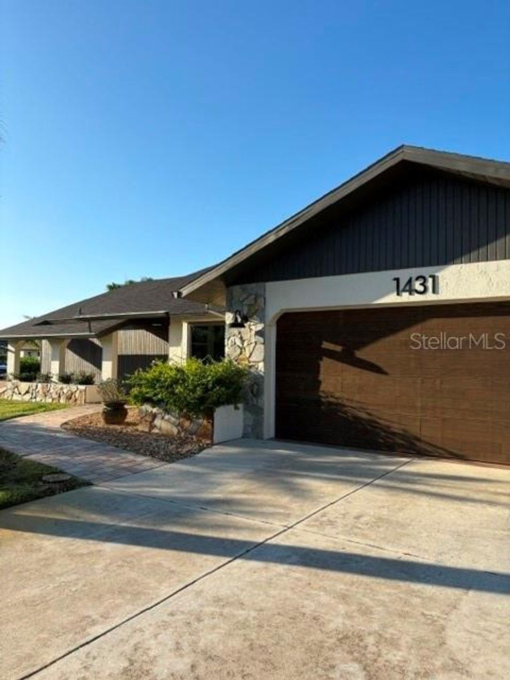 Photo of 1431 Roosevelt Drive, Venice, FL 34293 (MLS # W7886029)