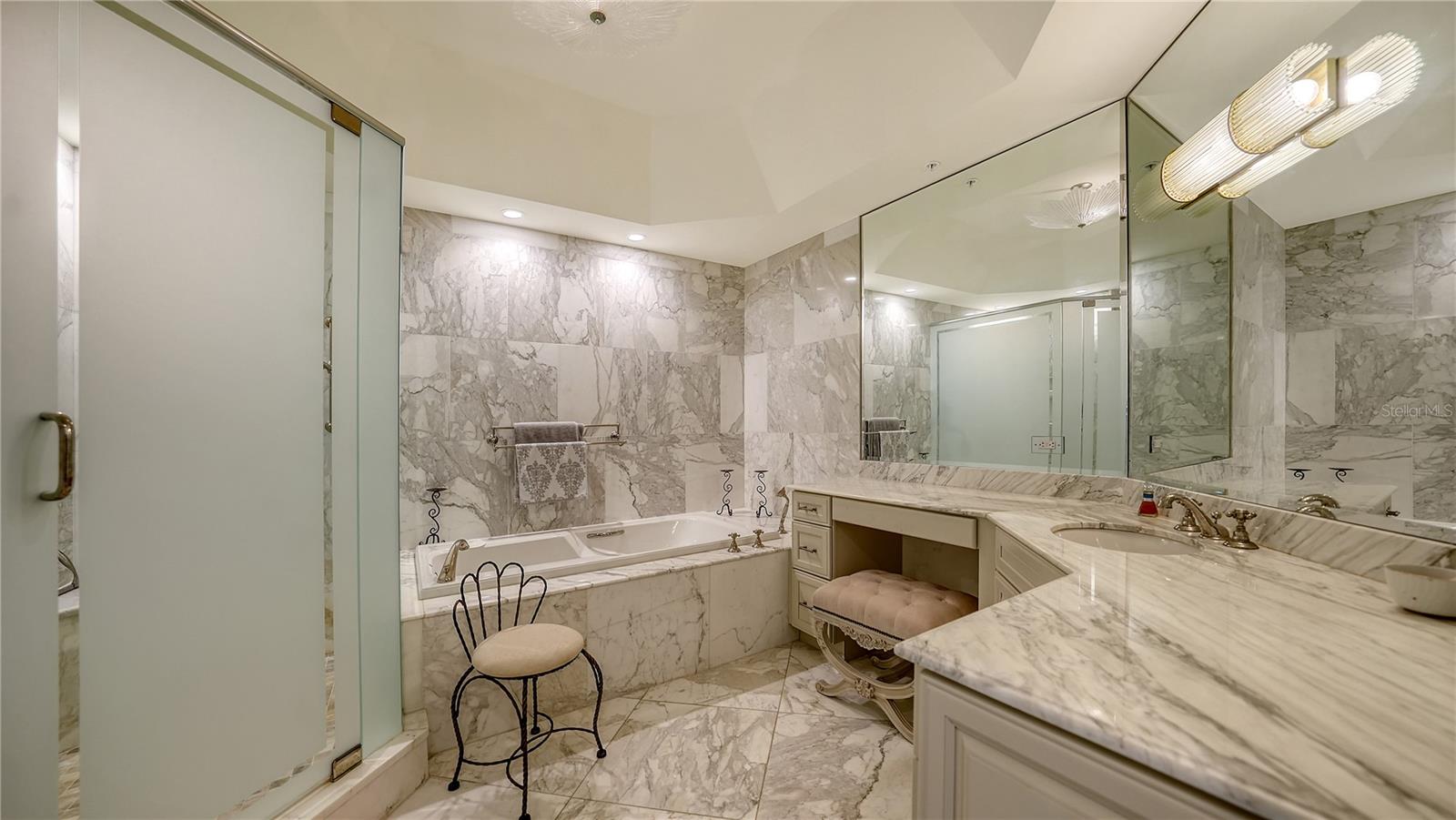 L AMBIANCE AT LONGBOAT KEY CLUB PH 02 - Residential