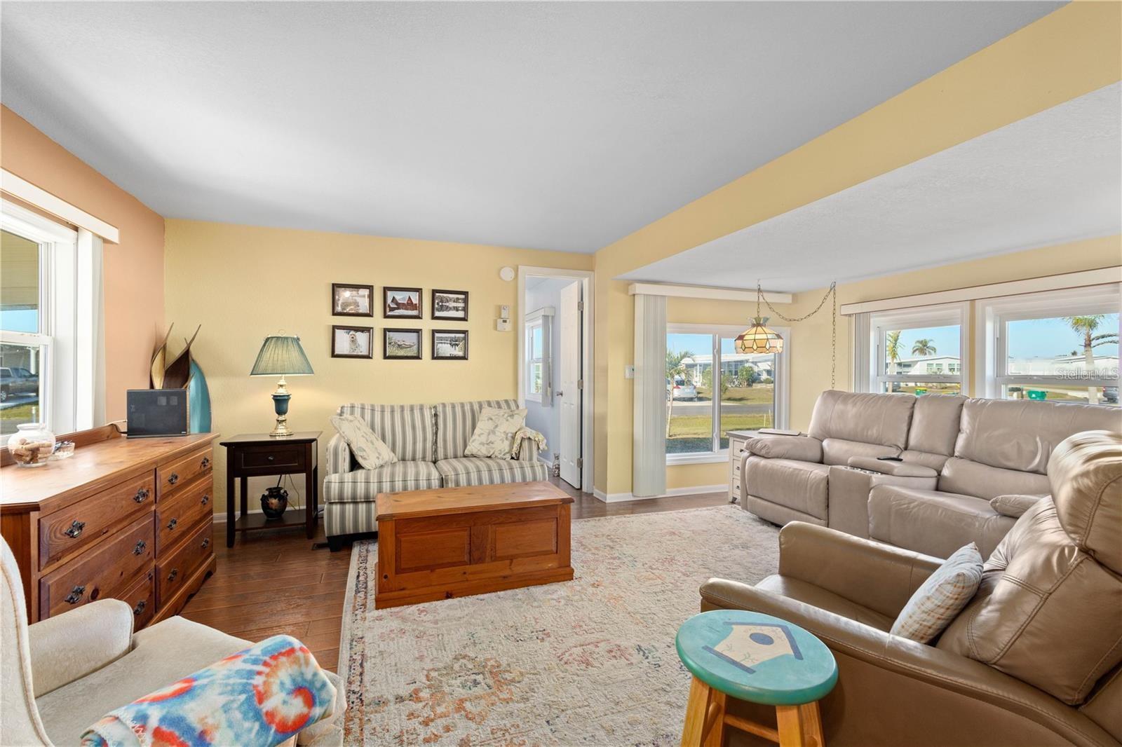 HOLIDAY MOB ESTATES 3RD ADD - Residential