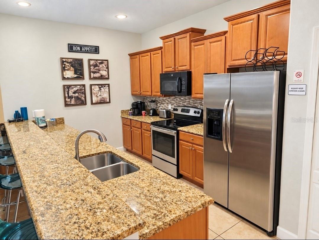 8961 BISMARCK PALM RD