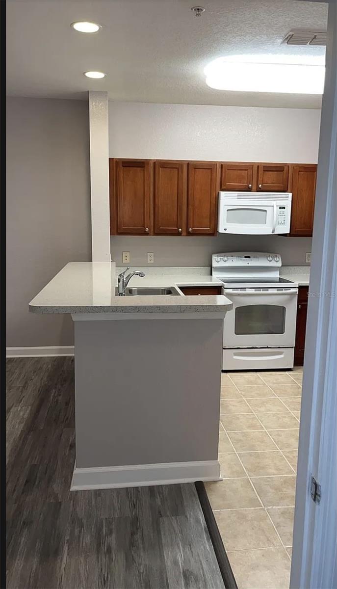 VILLAS AT SECRET LAKE CONDO - Residential