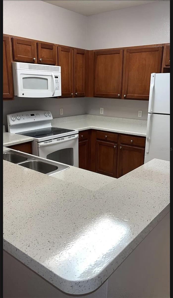 VILLAS AT SECRET LAKE CONDO - Residential