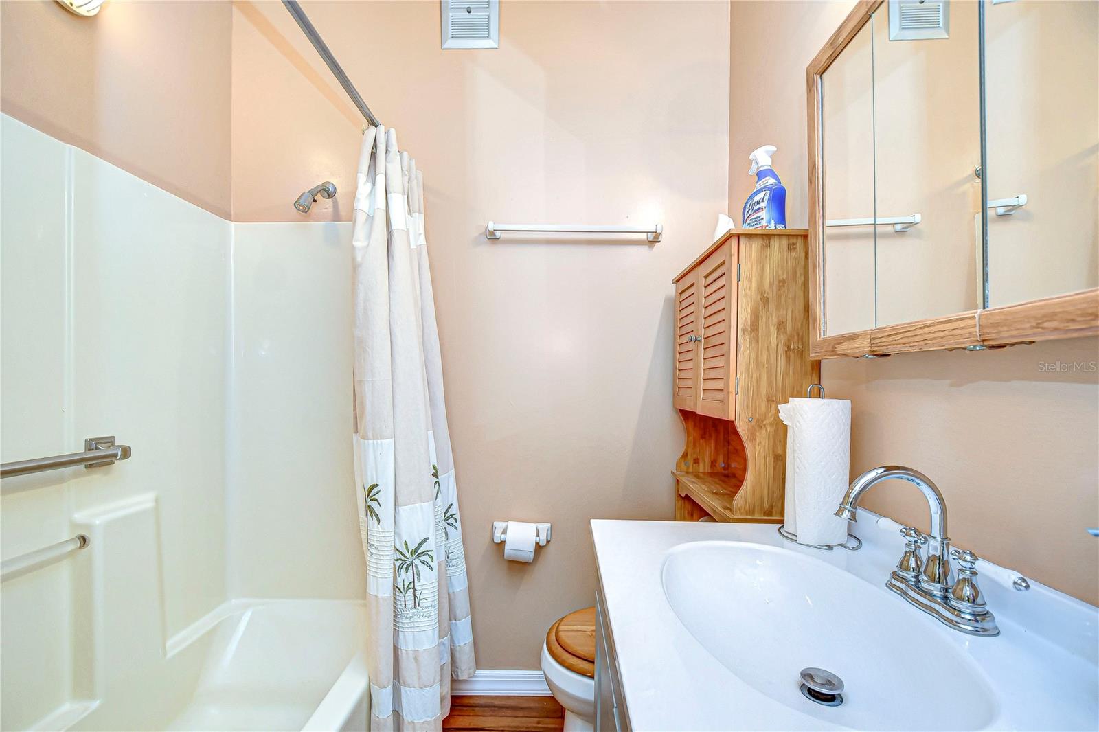 AMERICAN CONDOMINIUM - Residential