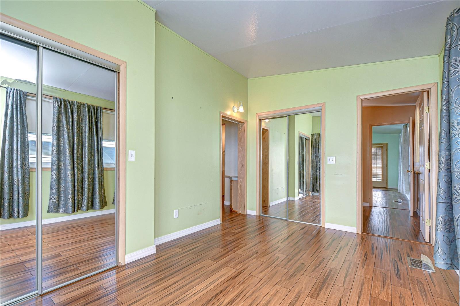 AMERICAN CONDOMINIUM - Residential