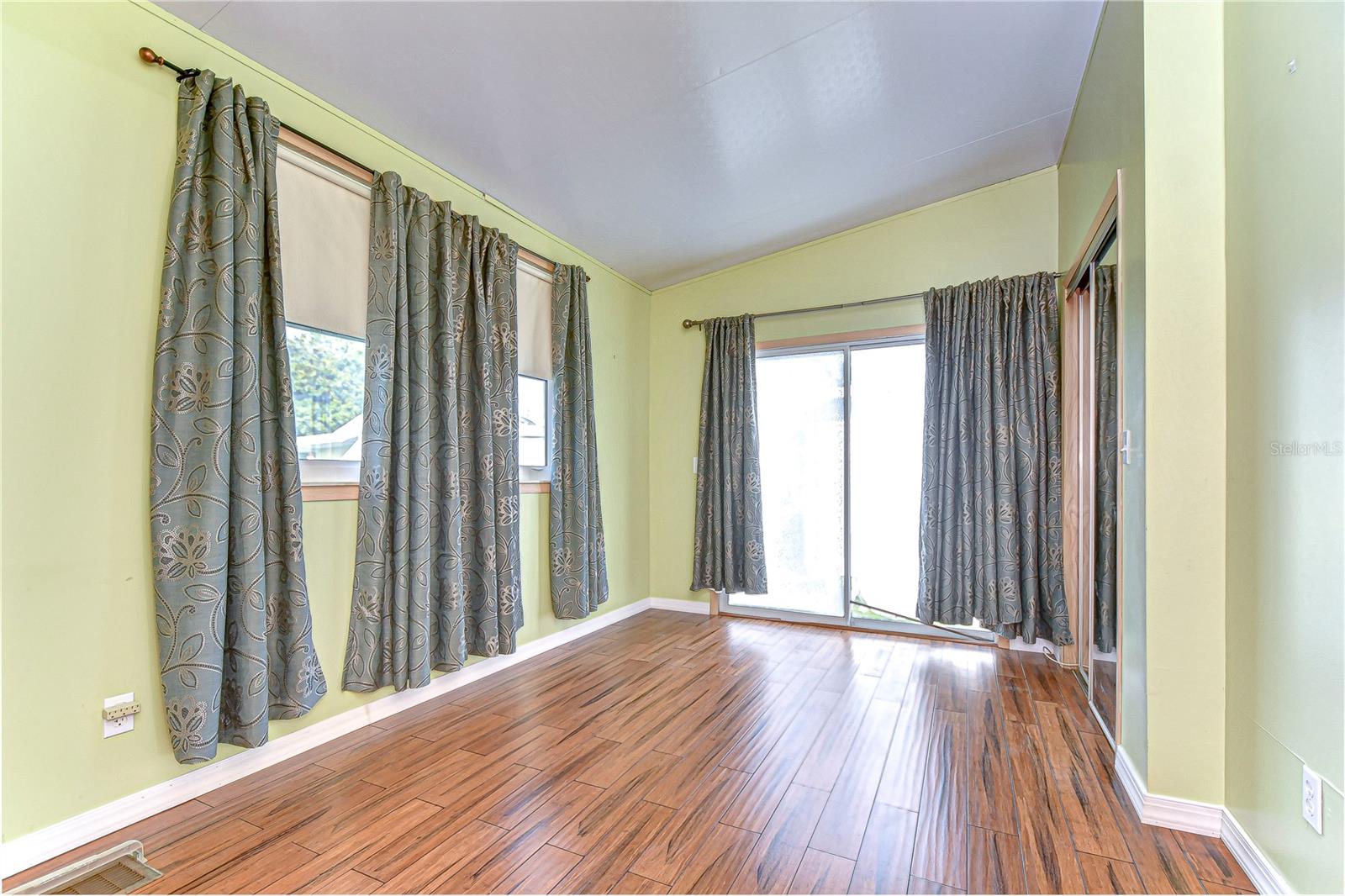 AMERICAN CONDOMINIUM - Residential