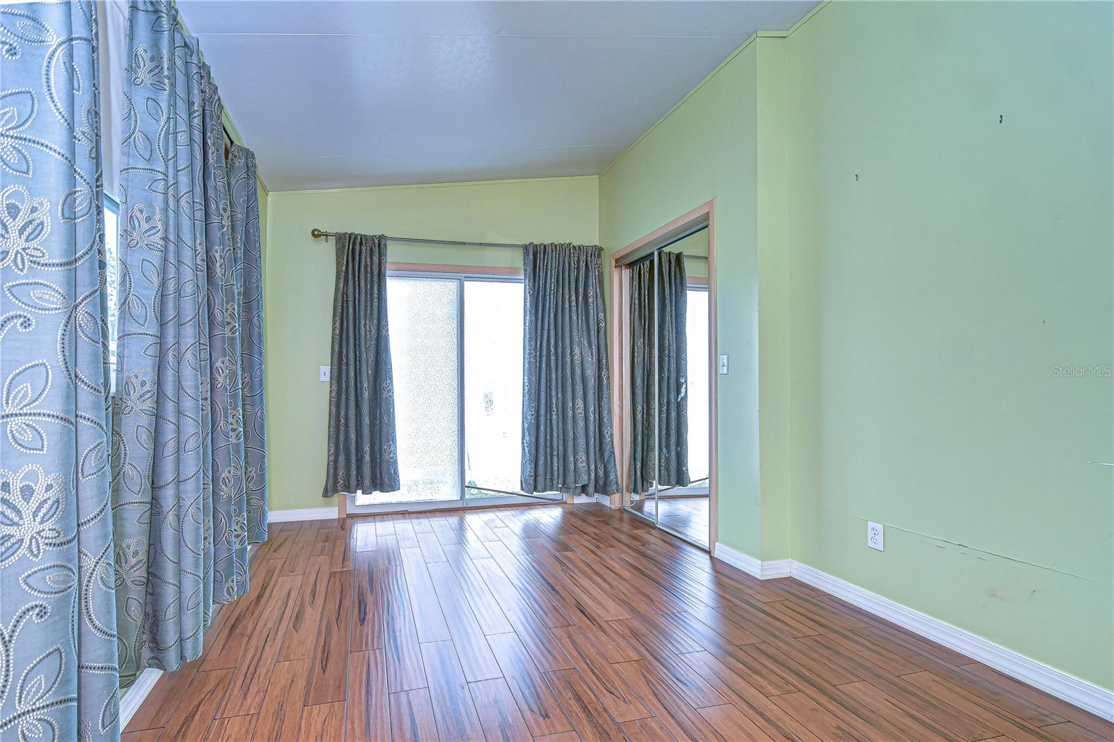 AMERICAN CONDOMINIUM - Residential