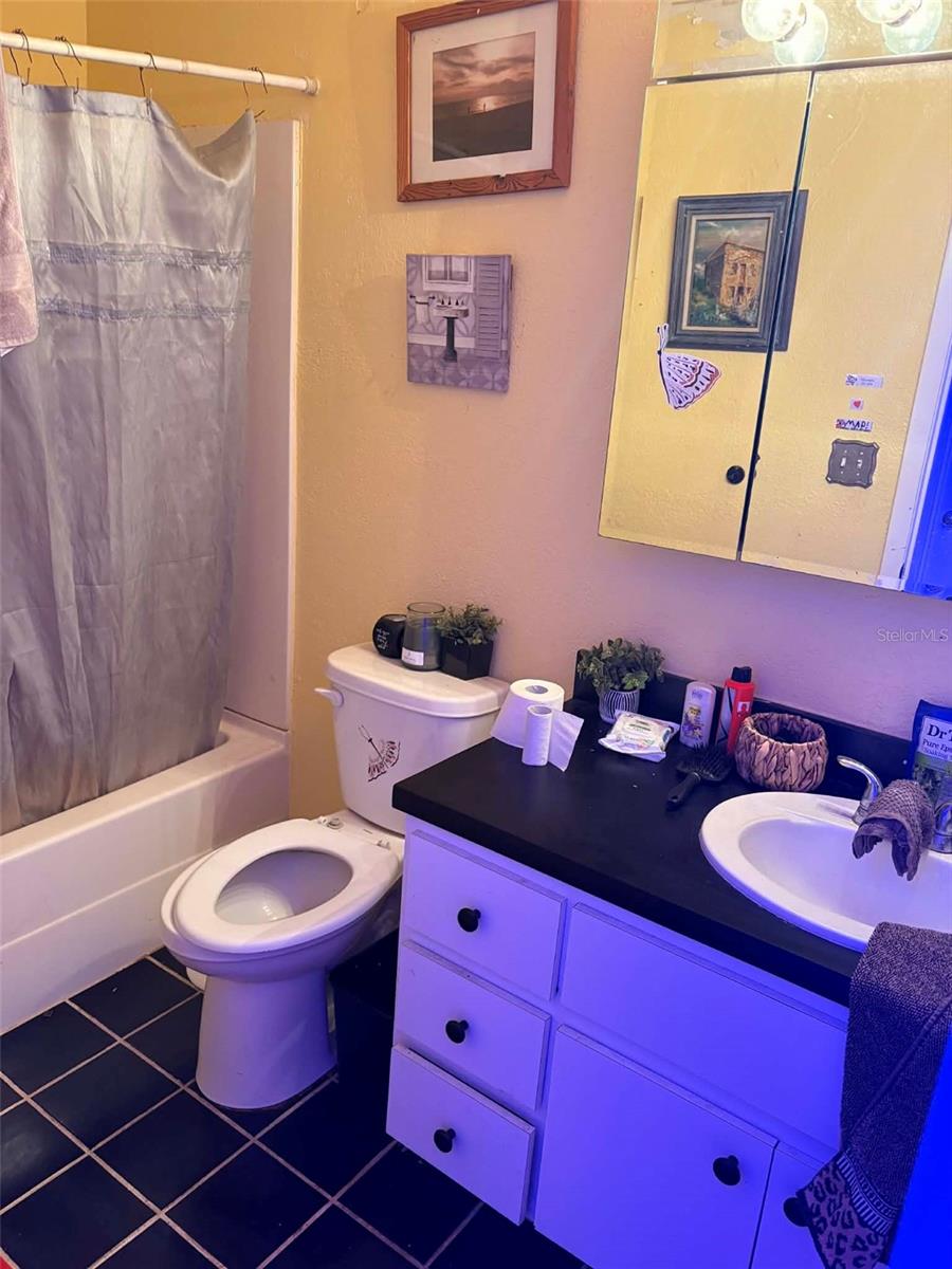 GULF BREEZE ESTATES - Residential