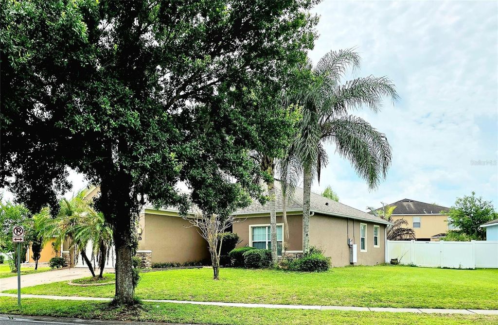 Photo of 1710 Plantation Pointe Drive, Orlando, FL 32824 (MLS # O6406177)