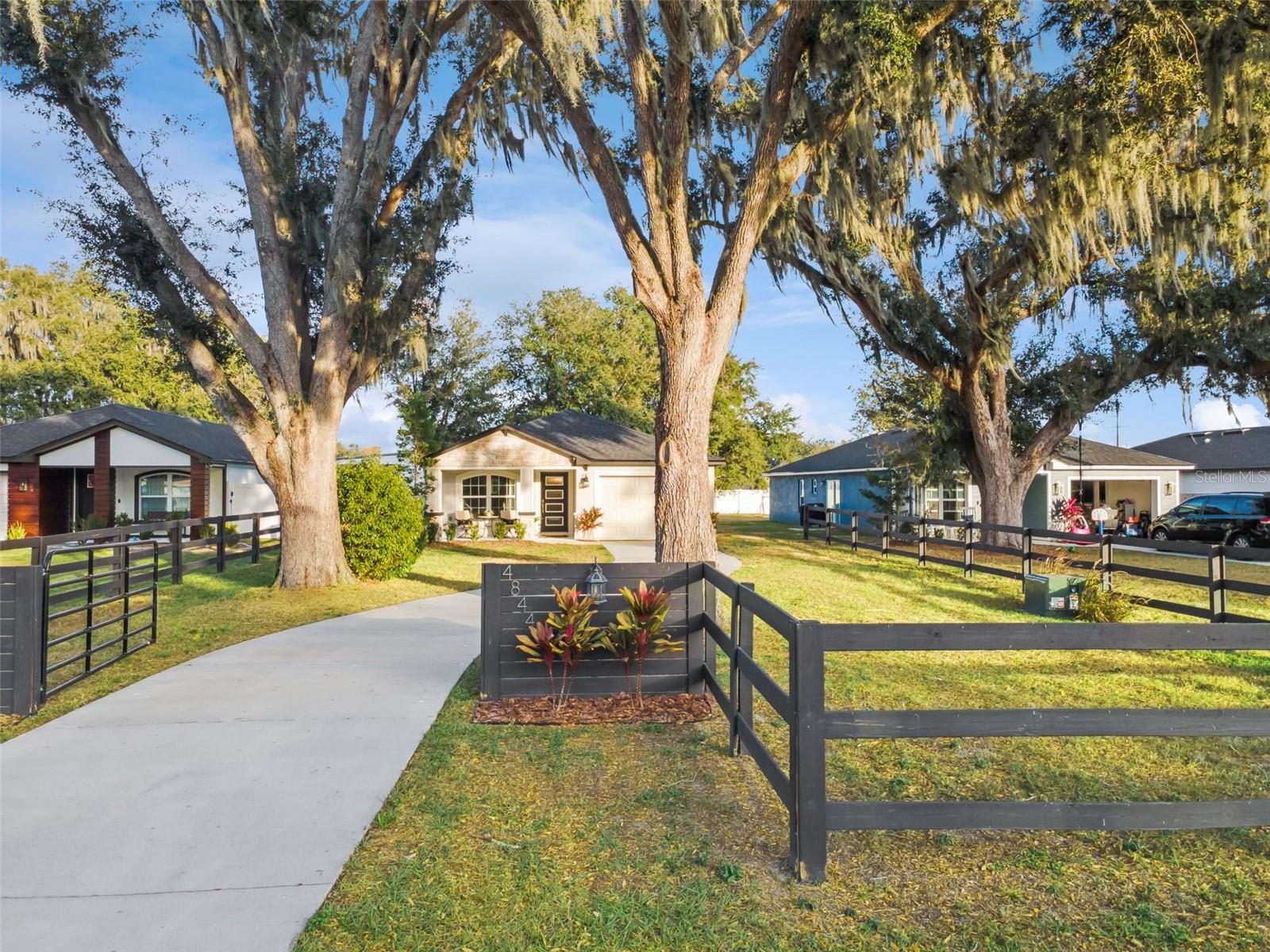 TOWER OAKS SOUTH - Residential