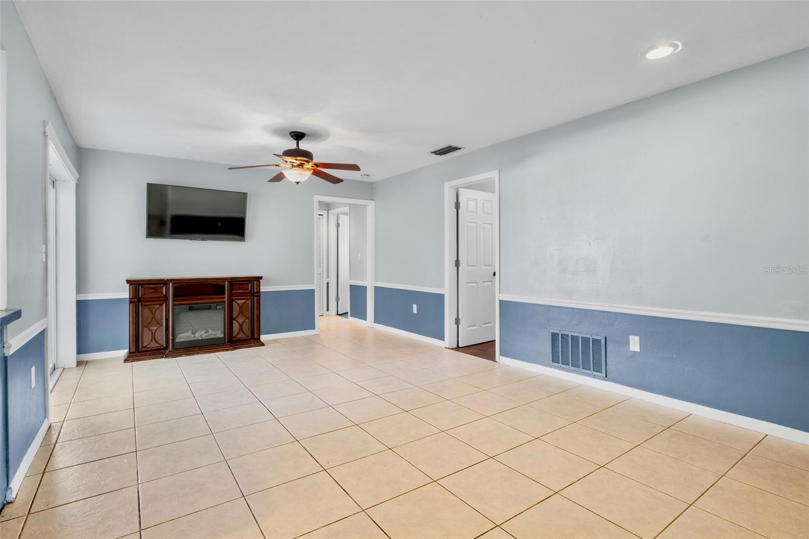 FRST LAKES COUNTRY CLUB ESTATES - Residential