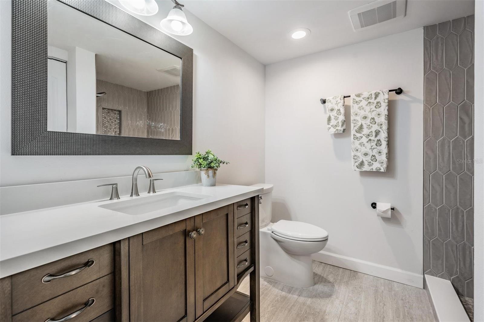 BOCA CIEGA POINT EAST - Residential