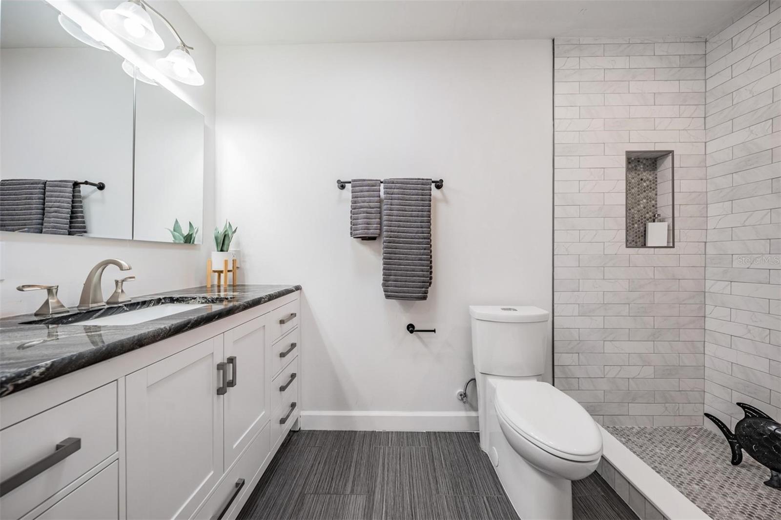 BOCA CIEGA POINT EAST - Residential