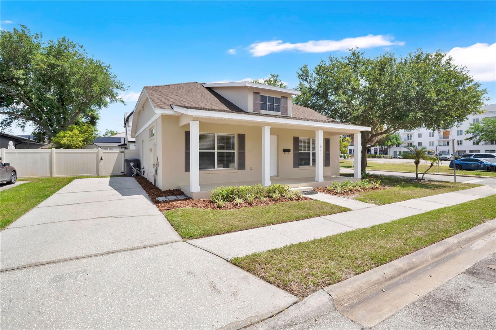 Casas a venda 1 - Jen Dantas 641 W LYMAN AVENUE
