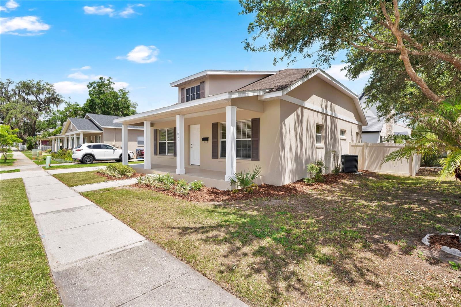 Casas a venda 2 - Jen Dantas 641 W LYMAN AVENUE