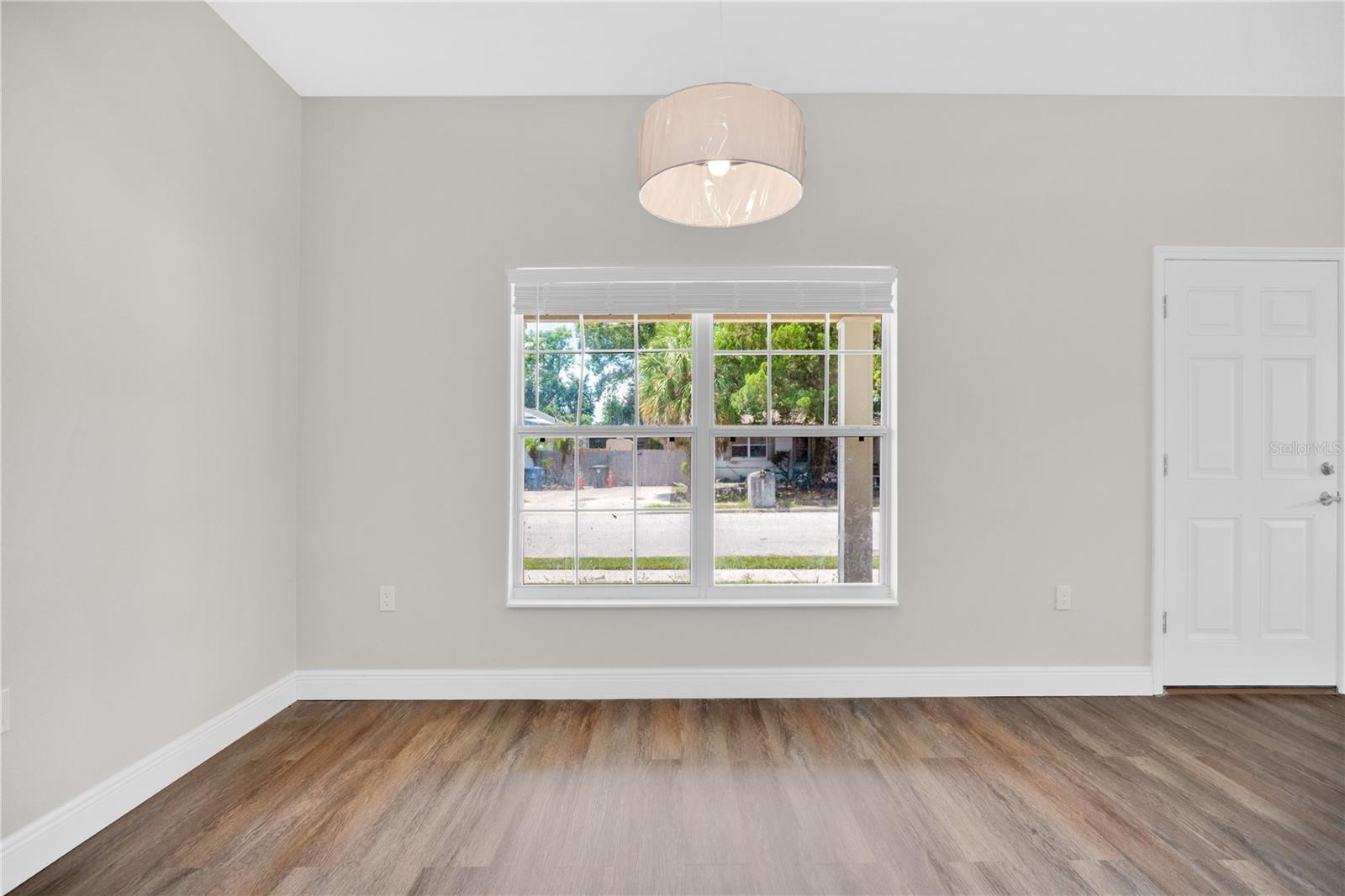Casas a venda 3 - Jen Dantas 641 W LYMAN AVENUE