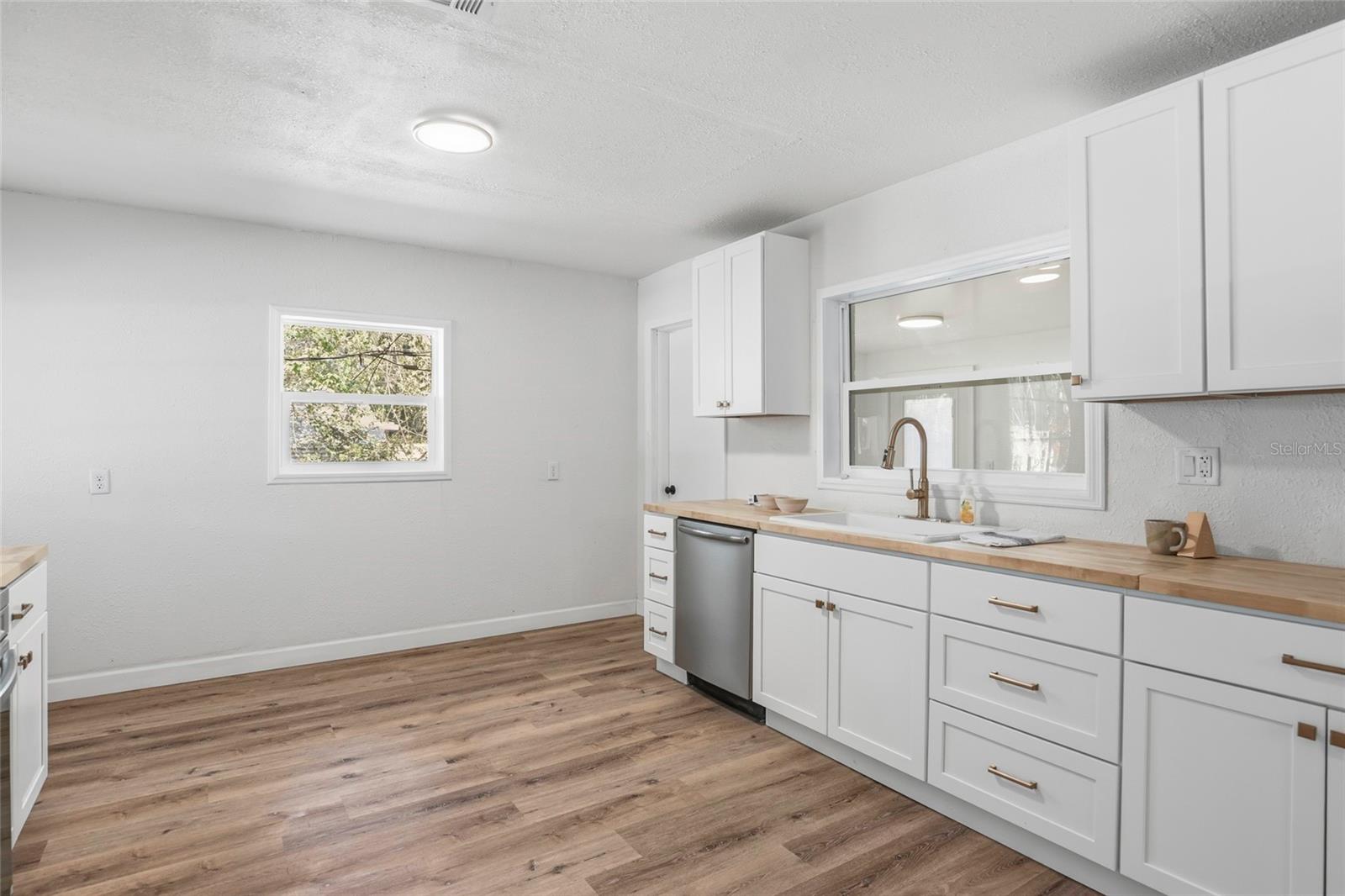 LAKESHORE HOMESITES - Residential