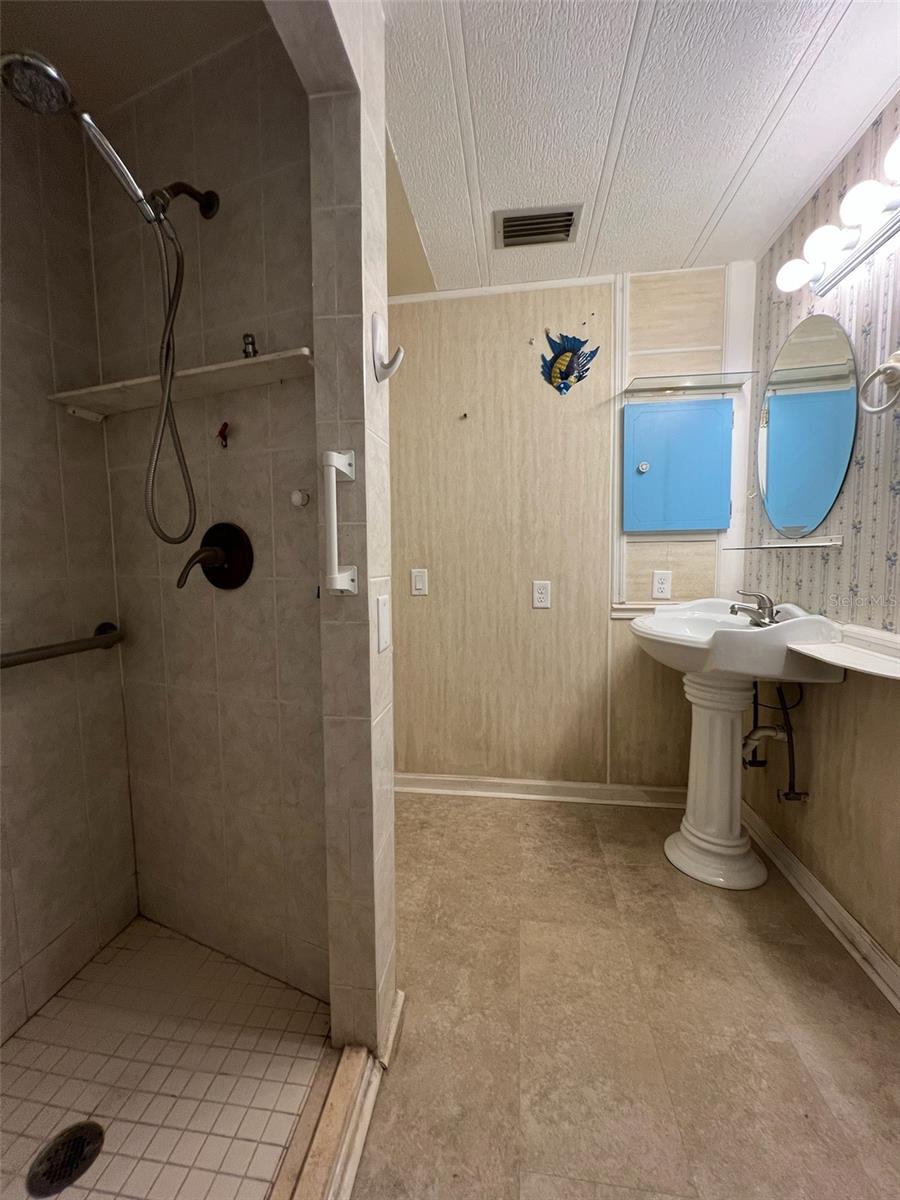 SENATE MANOR UNREC - Residential