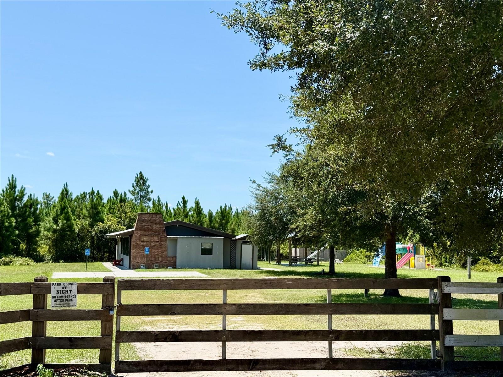 ROYAL TRAILS UNIT 01 - Land