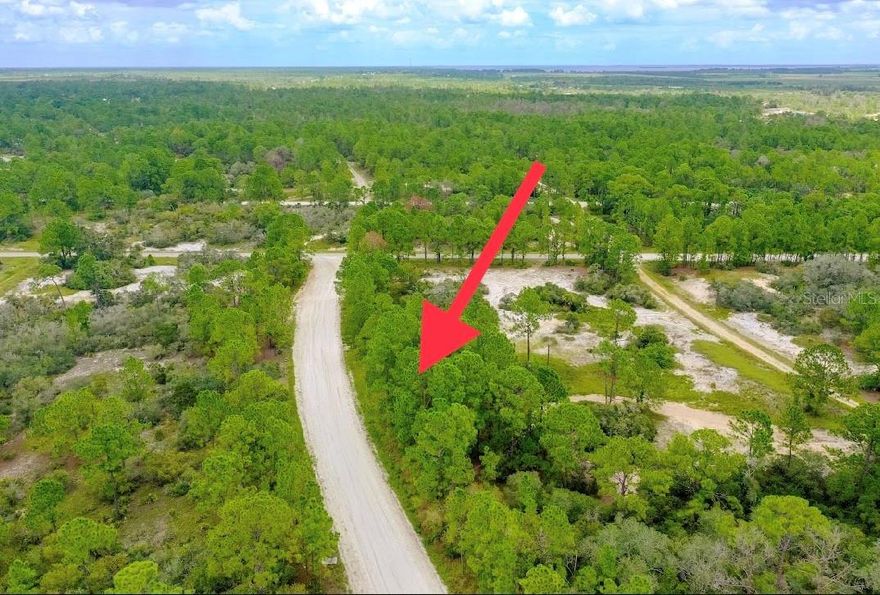 1/4 acre lot in a quiet and rural setting. Bring the boat and fishing poles - close to Lake Placid, Lake Huntley, Lake June-in-Winter, Lake Grassy, Lake Istokpoga, & more