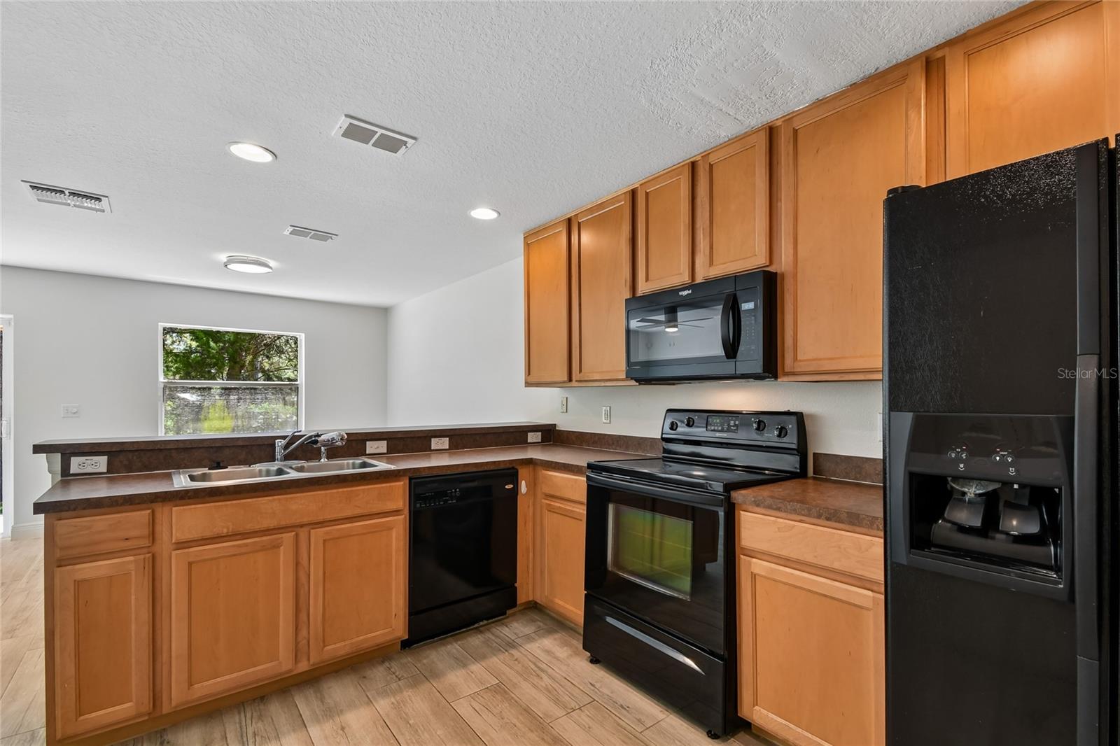 4084 PITCH PINE CIRCLE