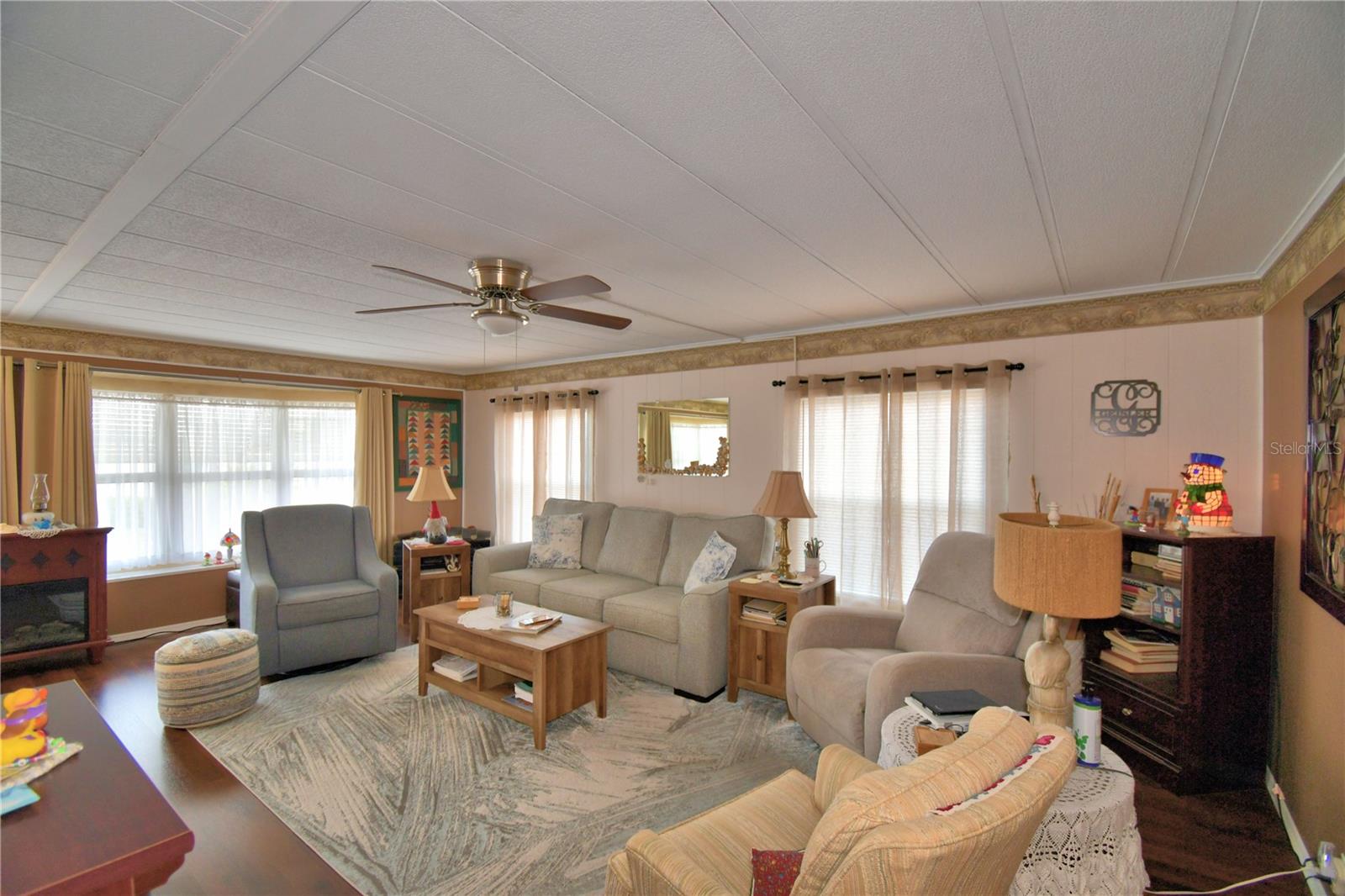 4115 ROLLING OAKS DRIVE