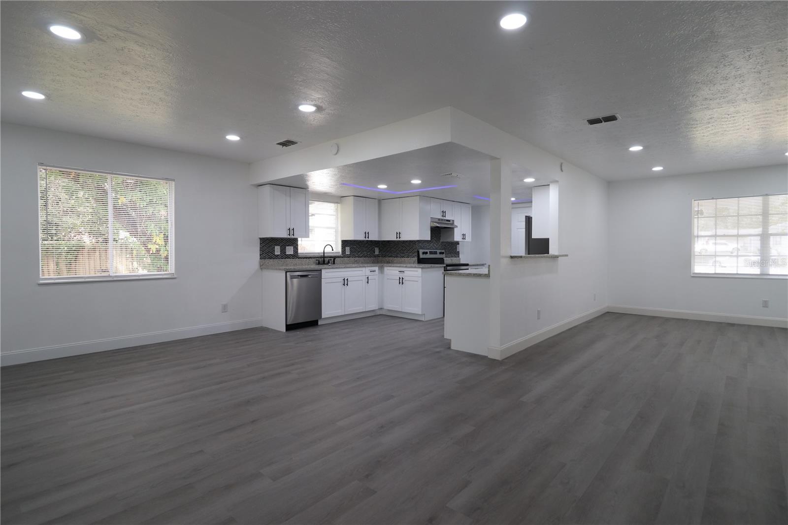 PRESIDENTIAL MANOR UNIT 2A - Residential