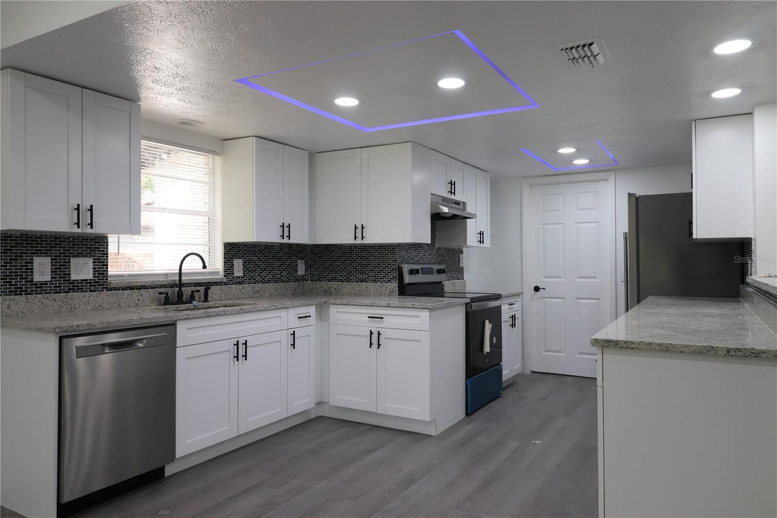 PRESIDENTIAL MANOR UNIT 2A - Residential