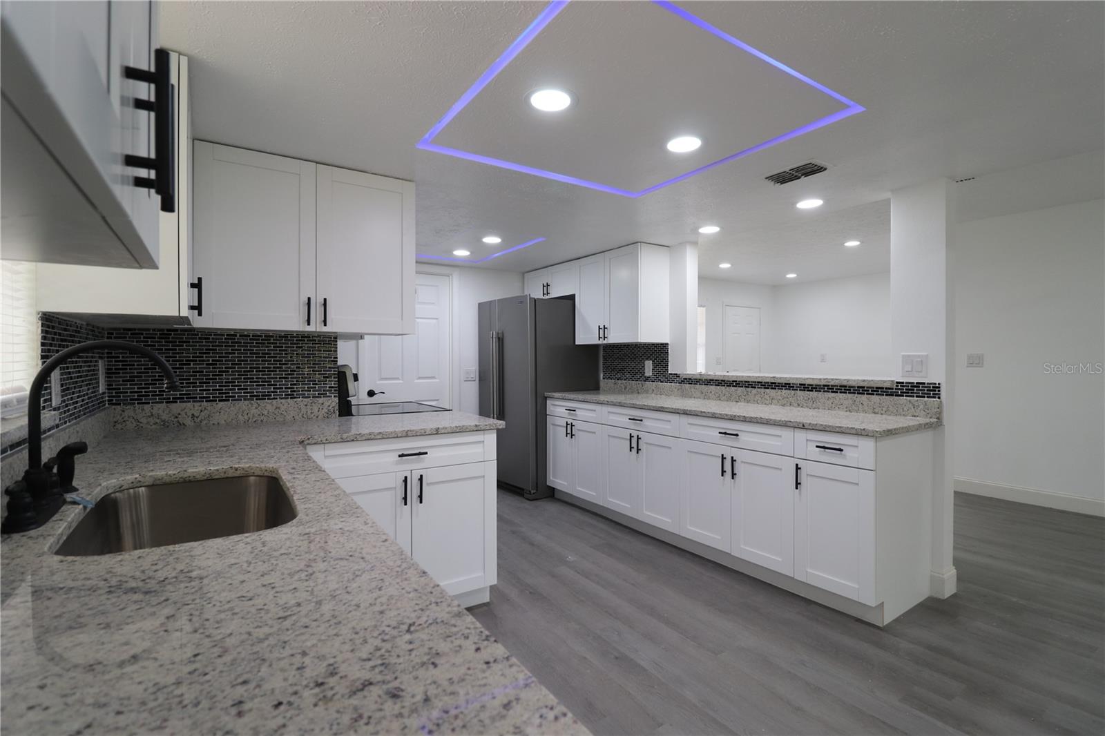 PRESIDENTIAL MANOR UNIT 2A - Residential