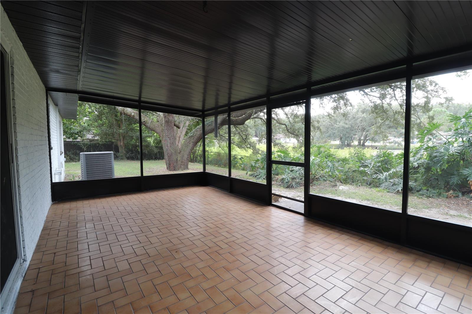 PRESIDENTIAL MANOR UNIT 2A - Residential